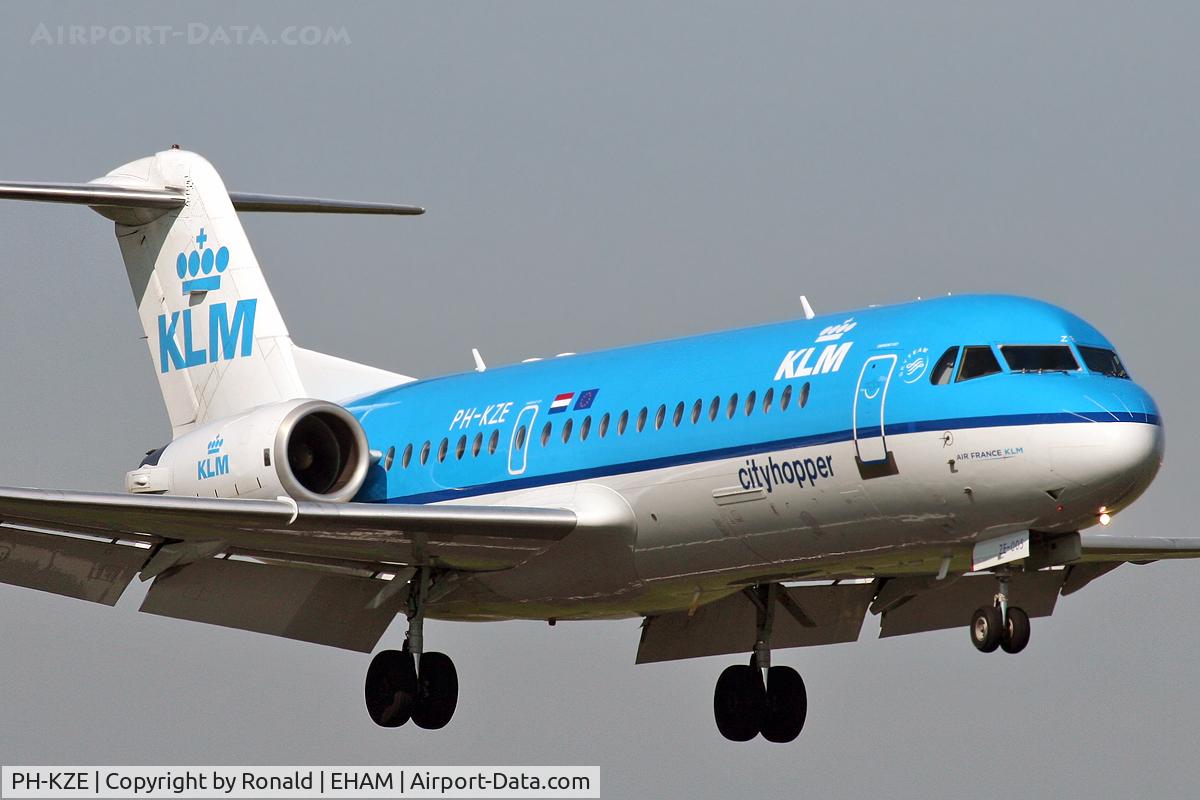 PH-KZE, 1996 Fokker 70 (F-28-0070) C/N 11576, at spl