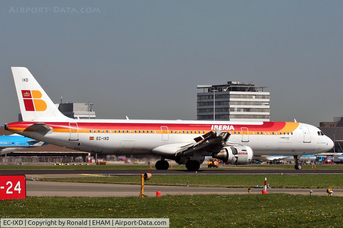 EC-IXD, 2004 Airbus A321-211 C/N 2220, at spl
