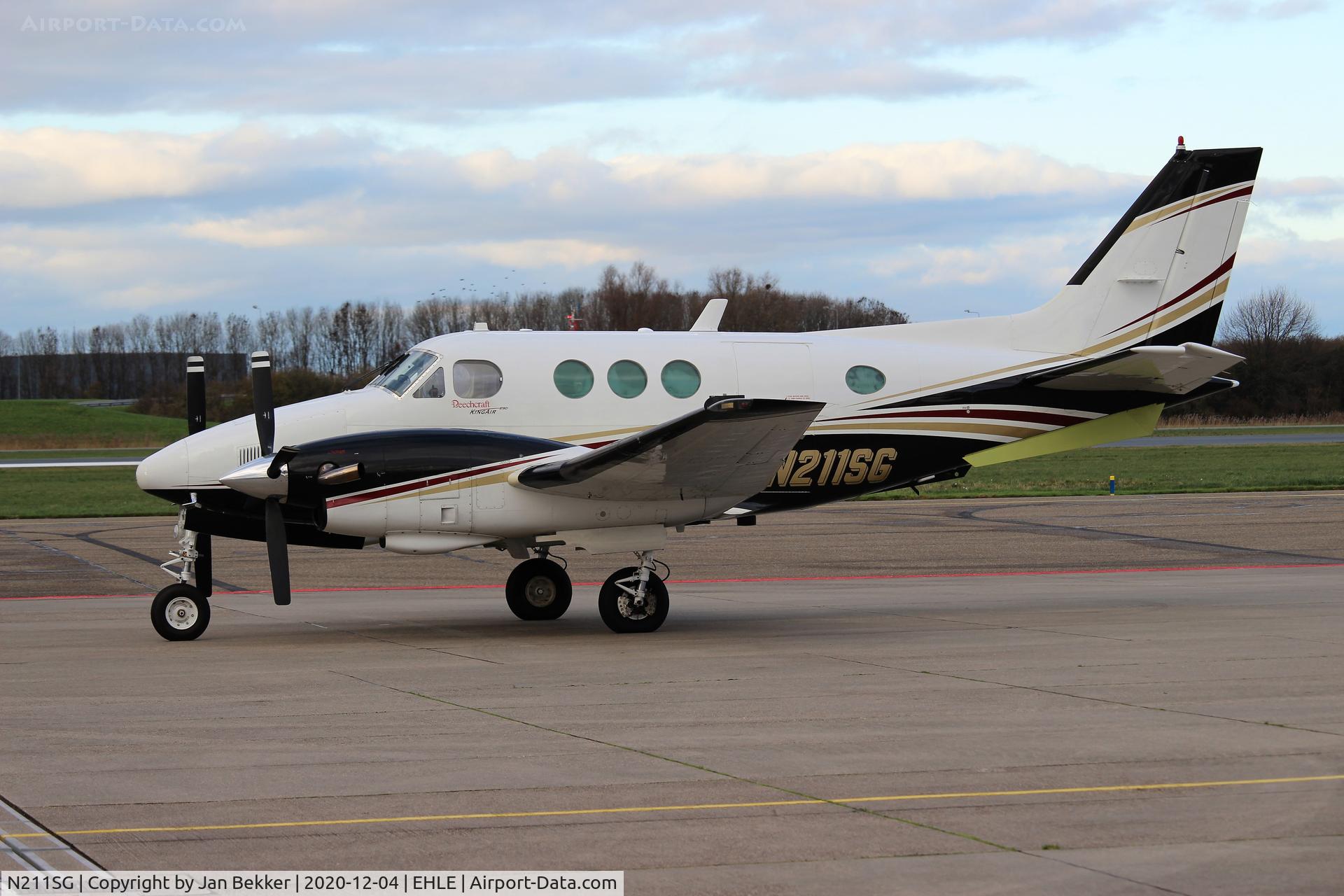 N211SG, 1977 Beech E90 King Air C/N LW-235, Lelystad Airport