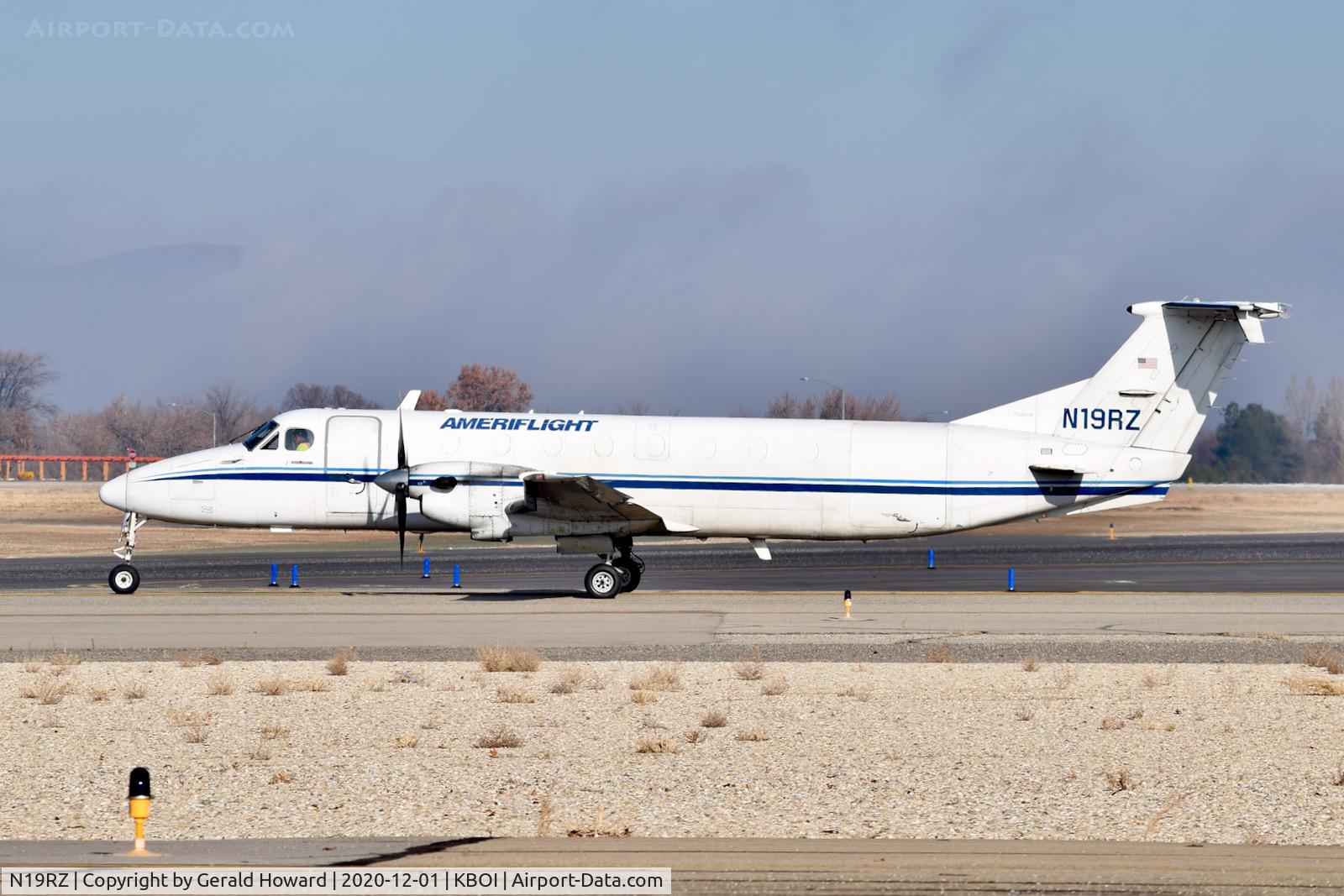 N19RZ, 1989 Beech 1900C C/N UC-75, Taxiing on Foxtrot.