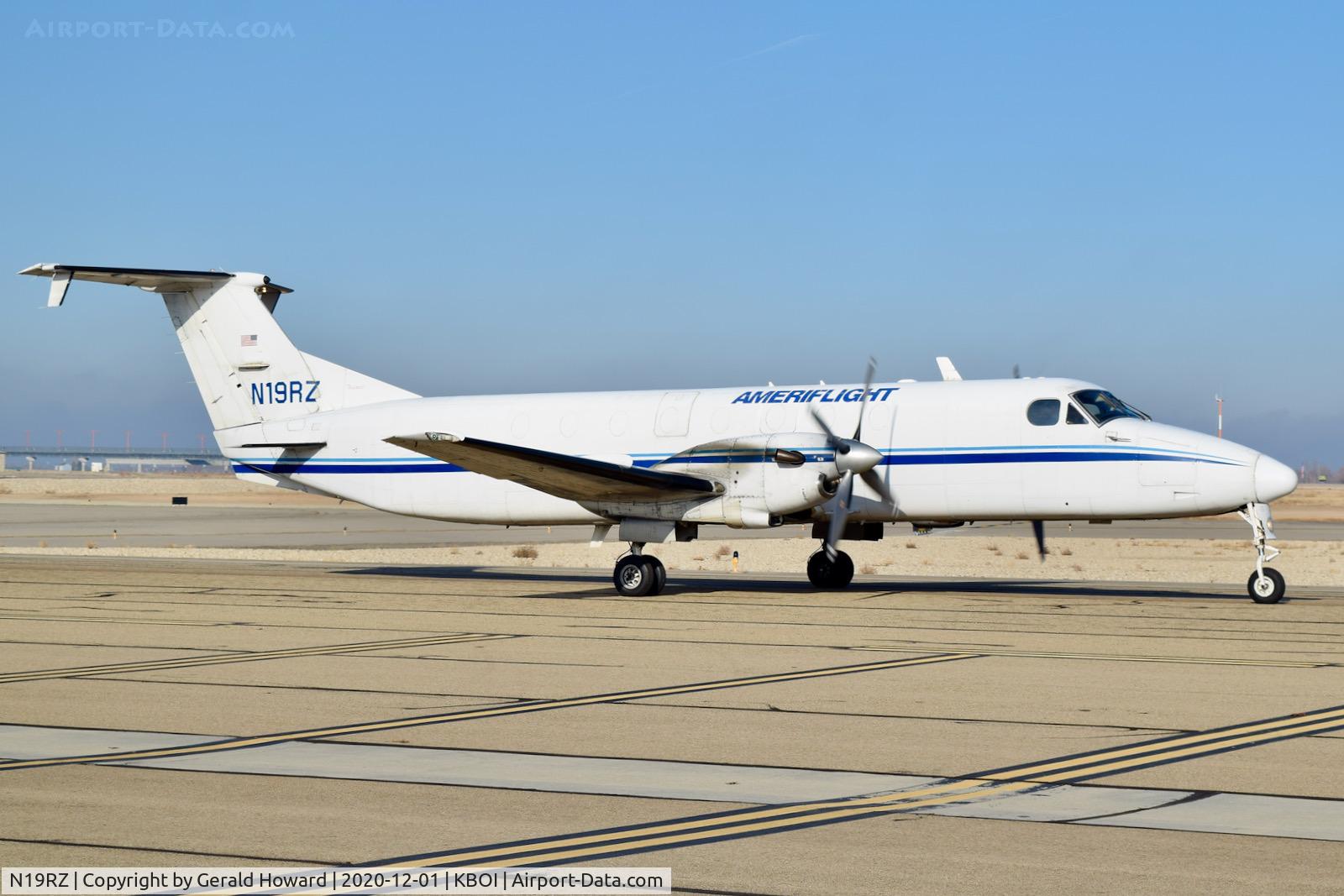 N19RZ, 1989 Beech 1900C C/N UC-75, Taxiing on the south GA ramp.