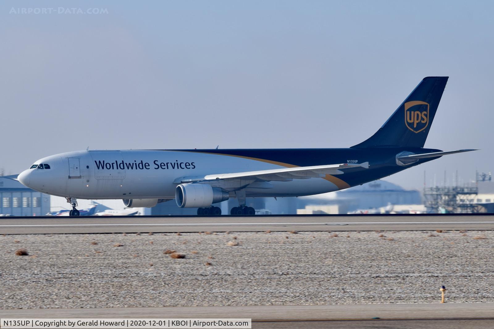 N135UP, 2001 Airbus A300F4-622R C/N 0818, Take off run on 10R.