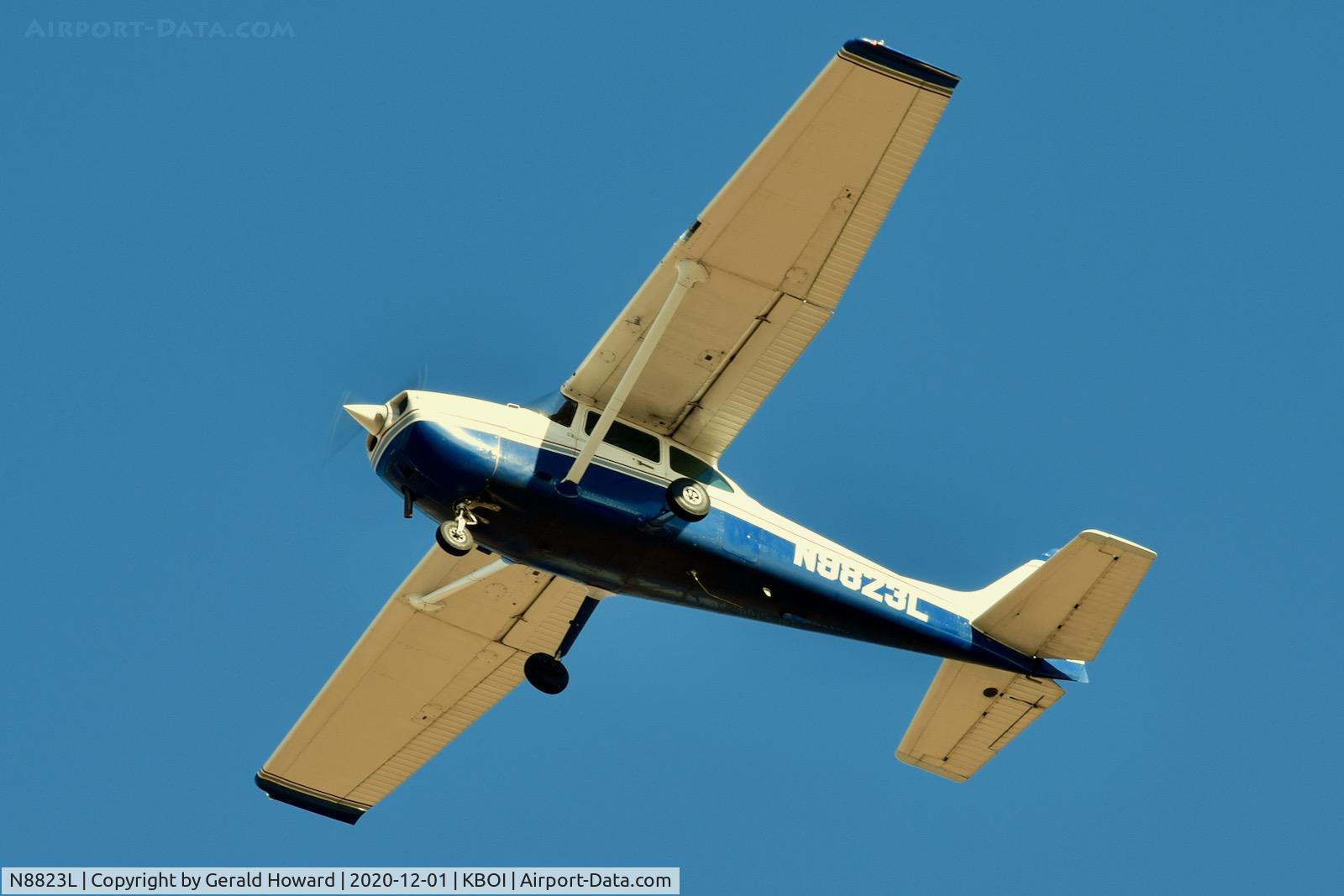 N8823L, , Landing 28R.