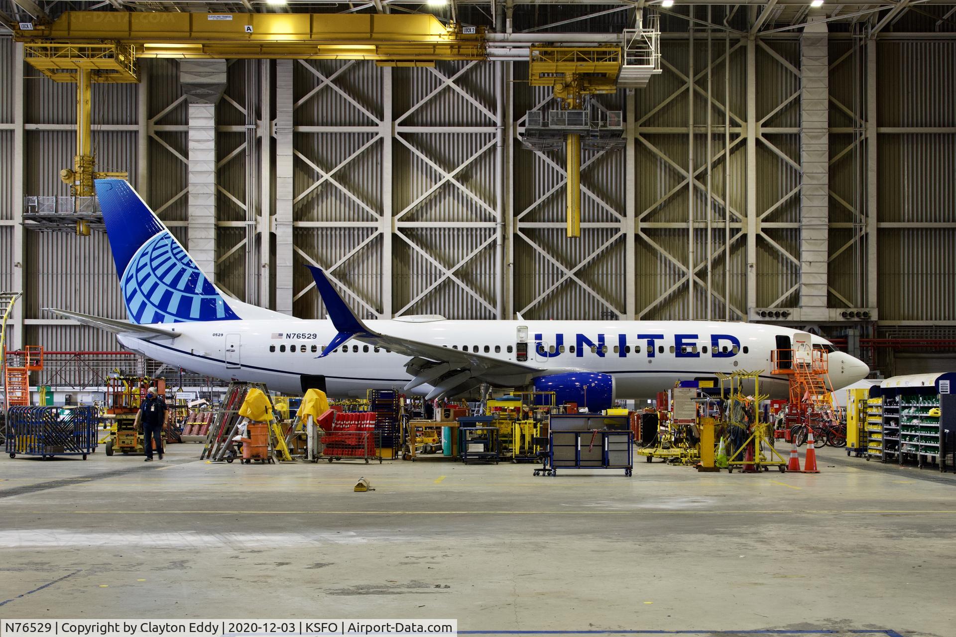N76529, 2010 Boeing 737-824 C/N 31652, SFO 2020.