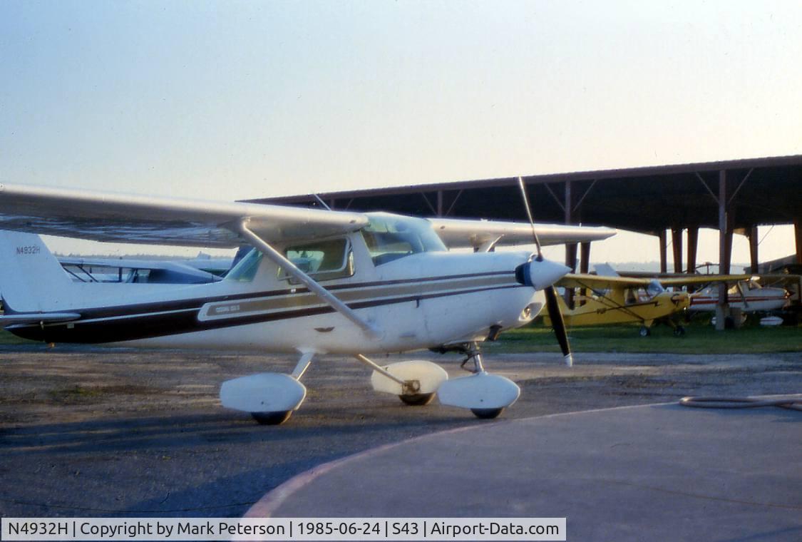 N4932H, Cessna 152 C/N 15284027, At Harvey before maintenance hangar was constructed under roof.  With J3 UL.