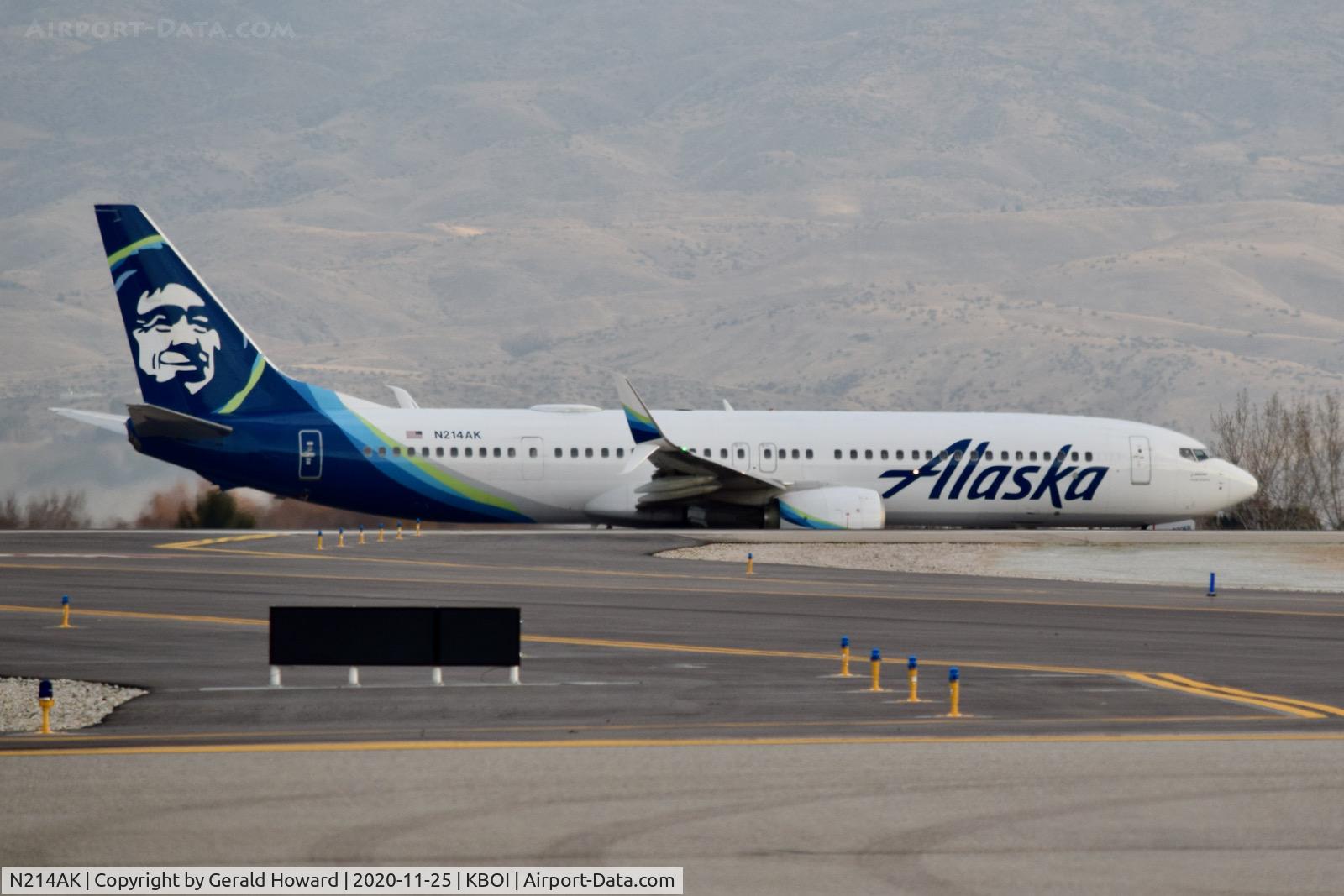 N214AK, 2019 Boeing 737-900ER C/N 60579, On RWY 10L.