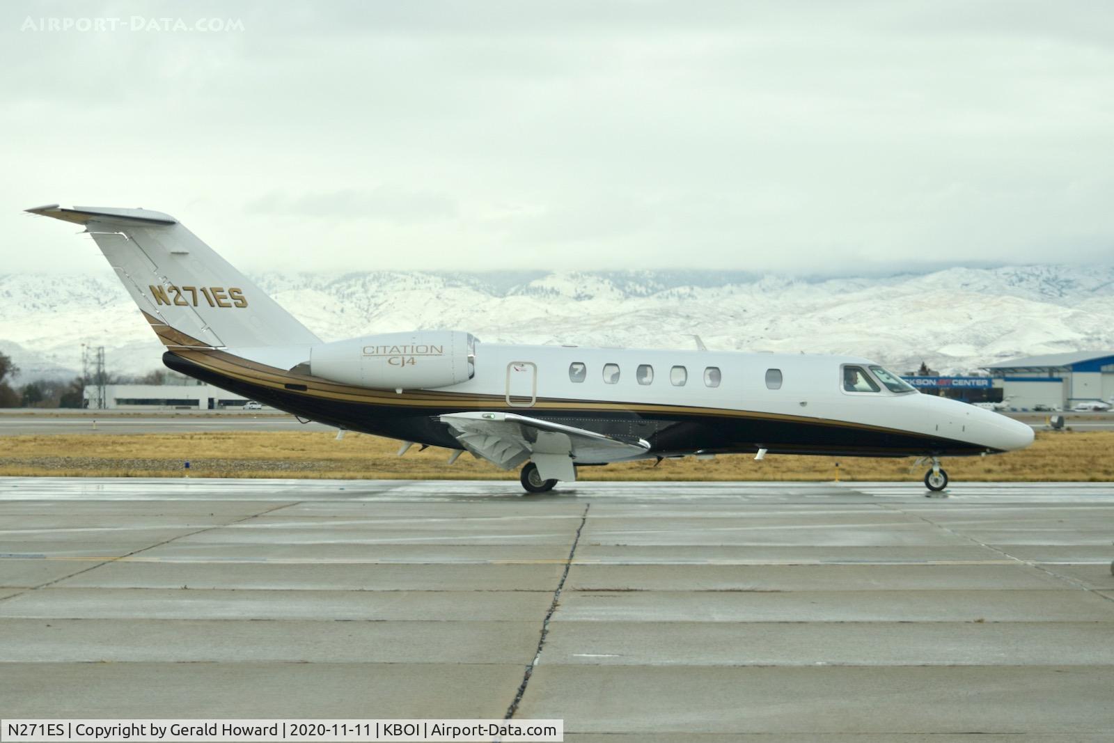 N271ES, 2012 Cessna 525C CitationJet CJ4 C/N 525C-0091, Taxiing on Bravo.