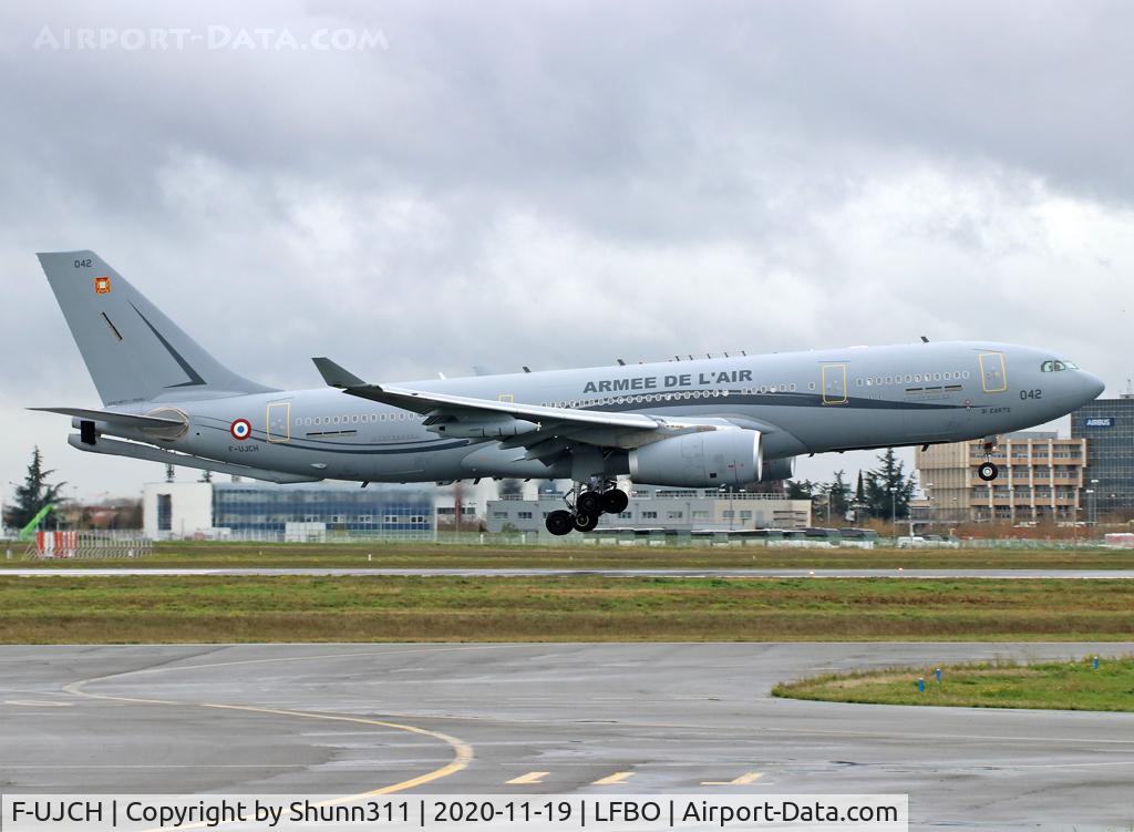 F-UJCH, 2017 Airbus A330-243MRTT C/N 1808, Landing rwy 32R