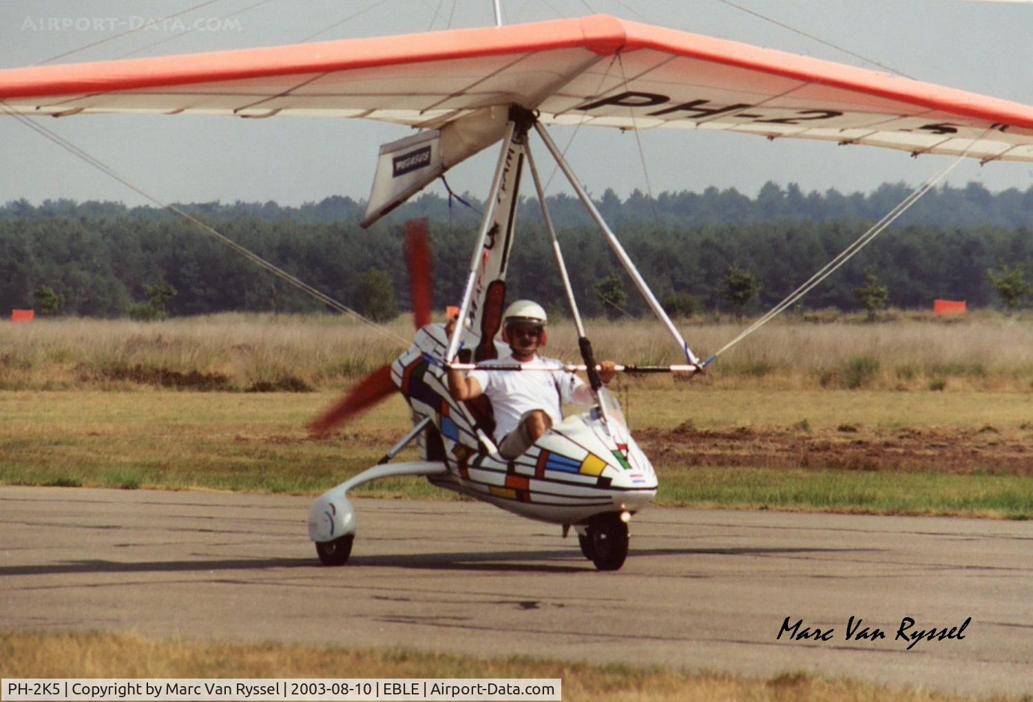 PH-2K5, Solar Wings Pegasus Quasar 2 TC C/N SWTQ-0061, Microlight Aero Team at Sanicole Airshow in 2003.