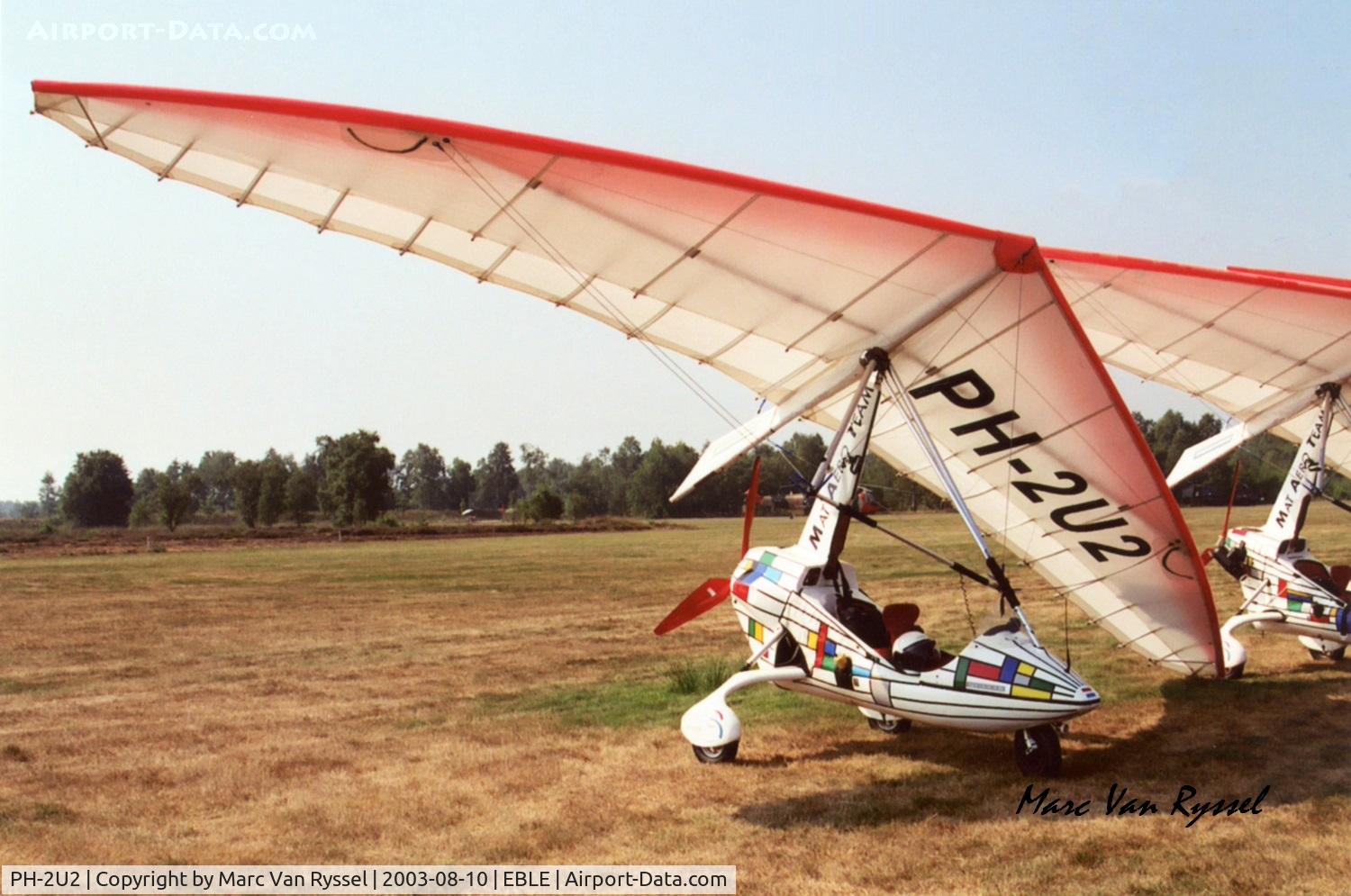 PH-2U2, Solar Wings Pegasus Quasar 2 TC C/N SWQT-7071, MAT  Microlight Aero Team at Sanicole Airshow in 2003.