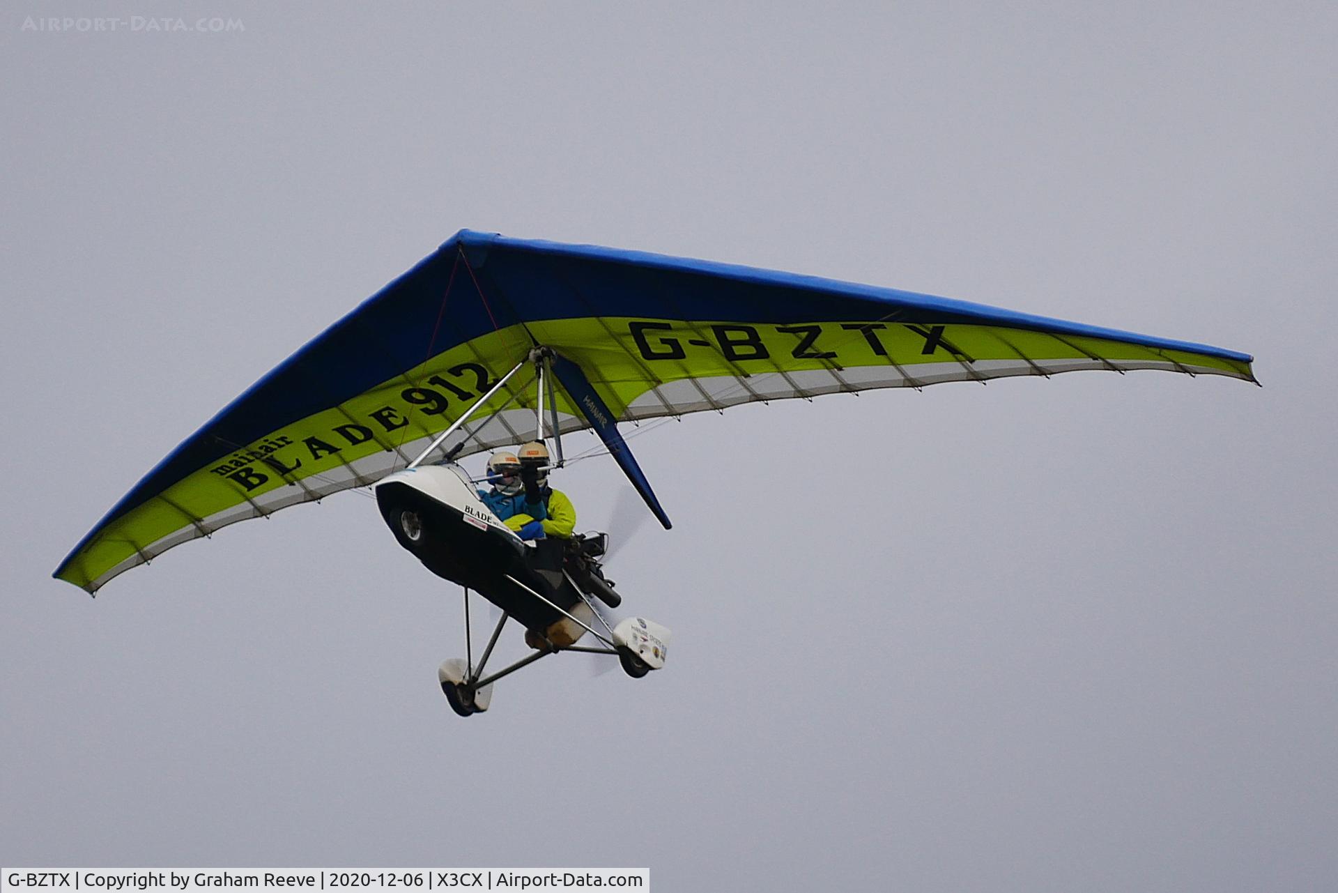 G-BZTX, 2001 Mainair Blade 912 C/N 1267-0101-7-W1061, Departing from Northrepps.
