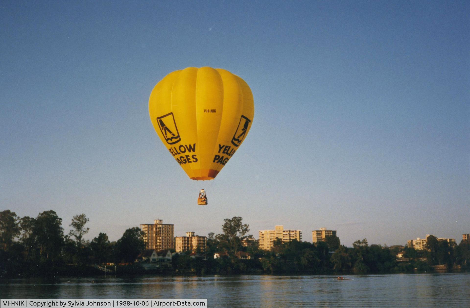 VH-NIK, 1988 Cameron Balloons Ltd O-105 C/N 1674, VH-NIK over Brisbane River, Hill End Terrace, Brisbane