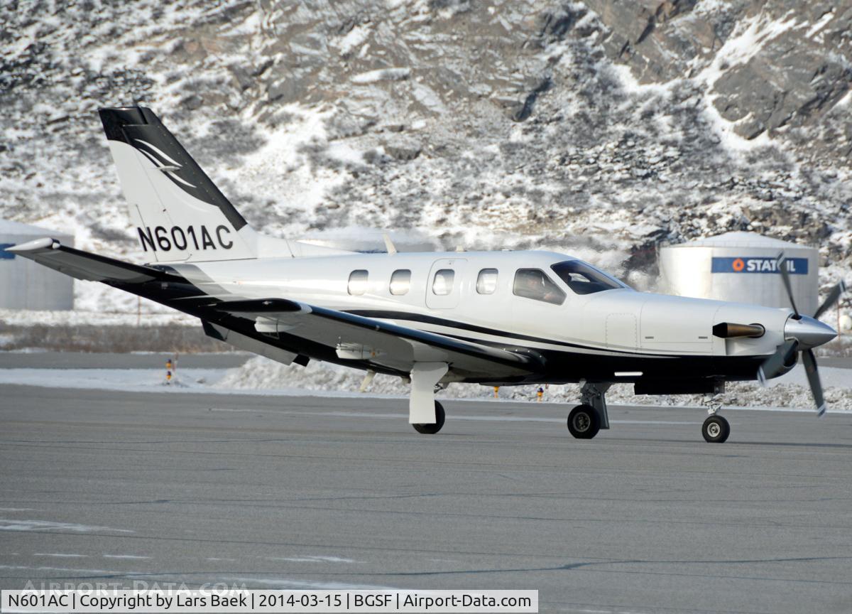 N601AC, Socata TBM-700 C/N 530, Taxing on the Apron