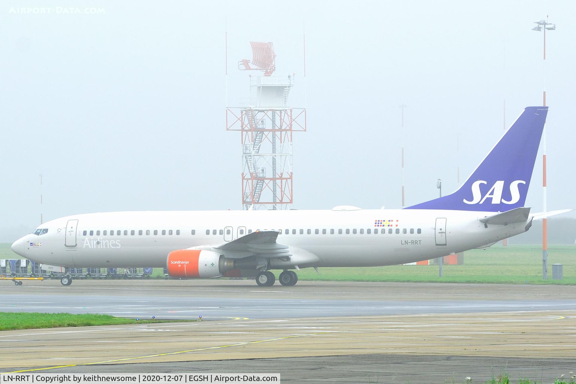 LN-RRT, 2001 Boeing 737-883 C/N 28326, Preparing to leave foggy Norwich for Oslo.