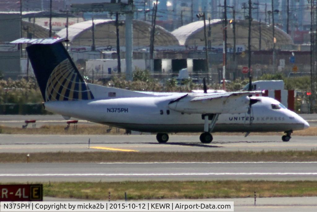 N375PH, 1999 Bombardier DHC-8-202 Dash 8 C/N 529, Taxiing