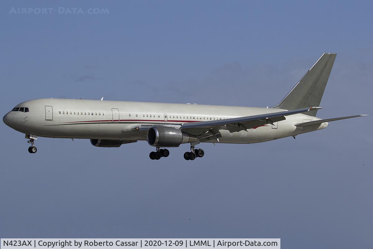 N423AX, 1996 Boeing 767-324 C/N 27569, Runway 31
