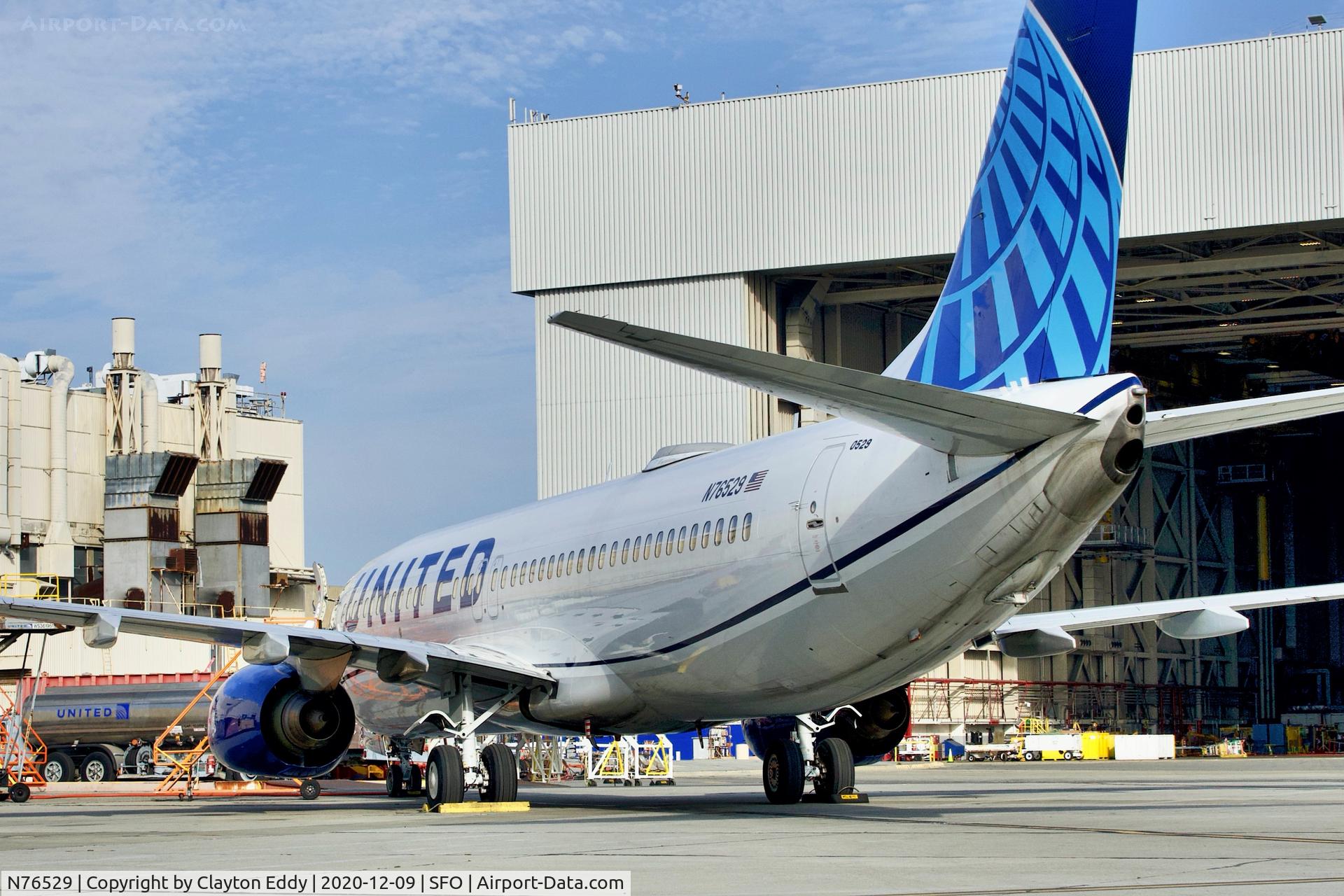 N76529, 2010 Boeing 737-824 C/N 31652, SFO 2020.