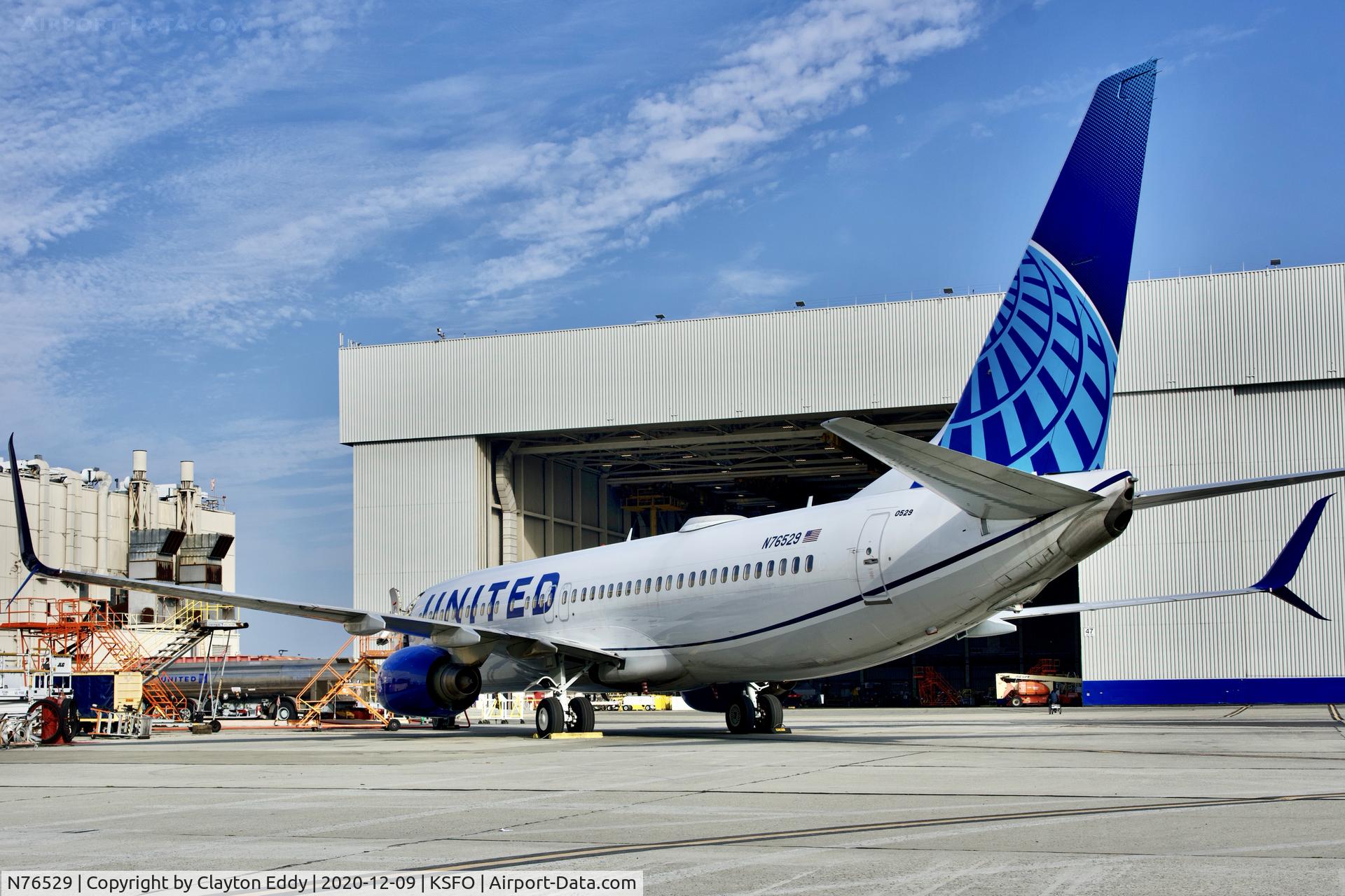 N76529, 2010 Boeing 737-824 C/N 31652, SFO 2020.