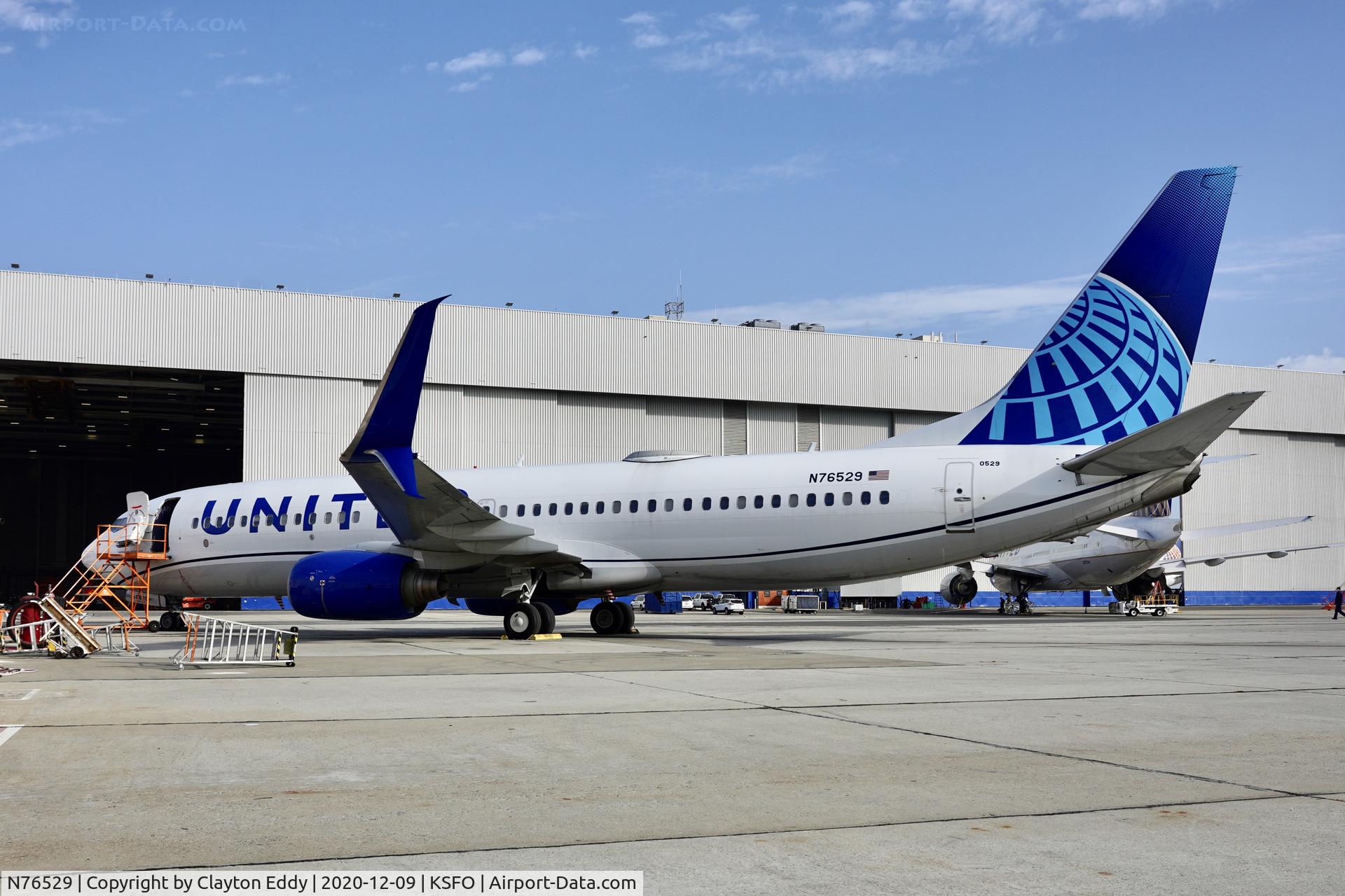 N76529, 2010 Boeing 737-824 C/N 31652, SFO 2020.