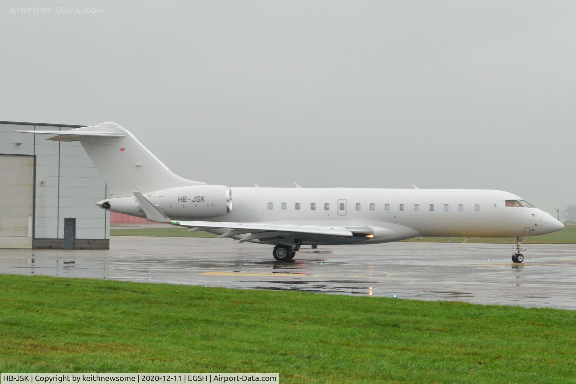 HB-JSK, 2017 Bombardier BD-700-1A10 Global 6000 C/N 9805, Leaving Norwich for Zurich.