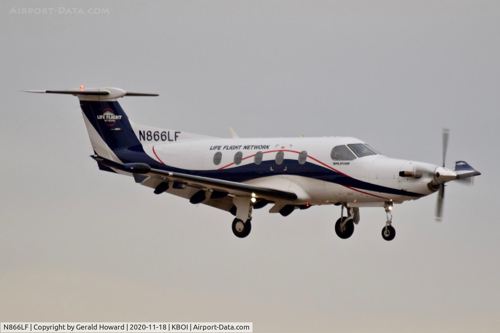 N866LF, 2009 Pilatus PC-12/47E C/N 1134, Landing 10R.