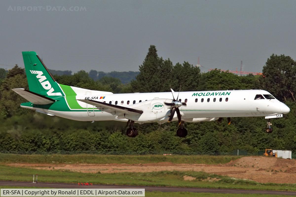 ER-SFA, 1998 Saab 2000 C/N 2000-056, at dus