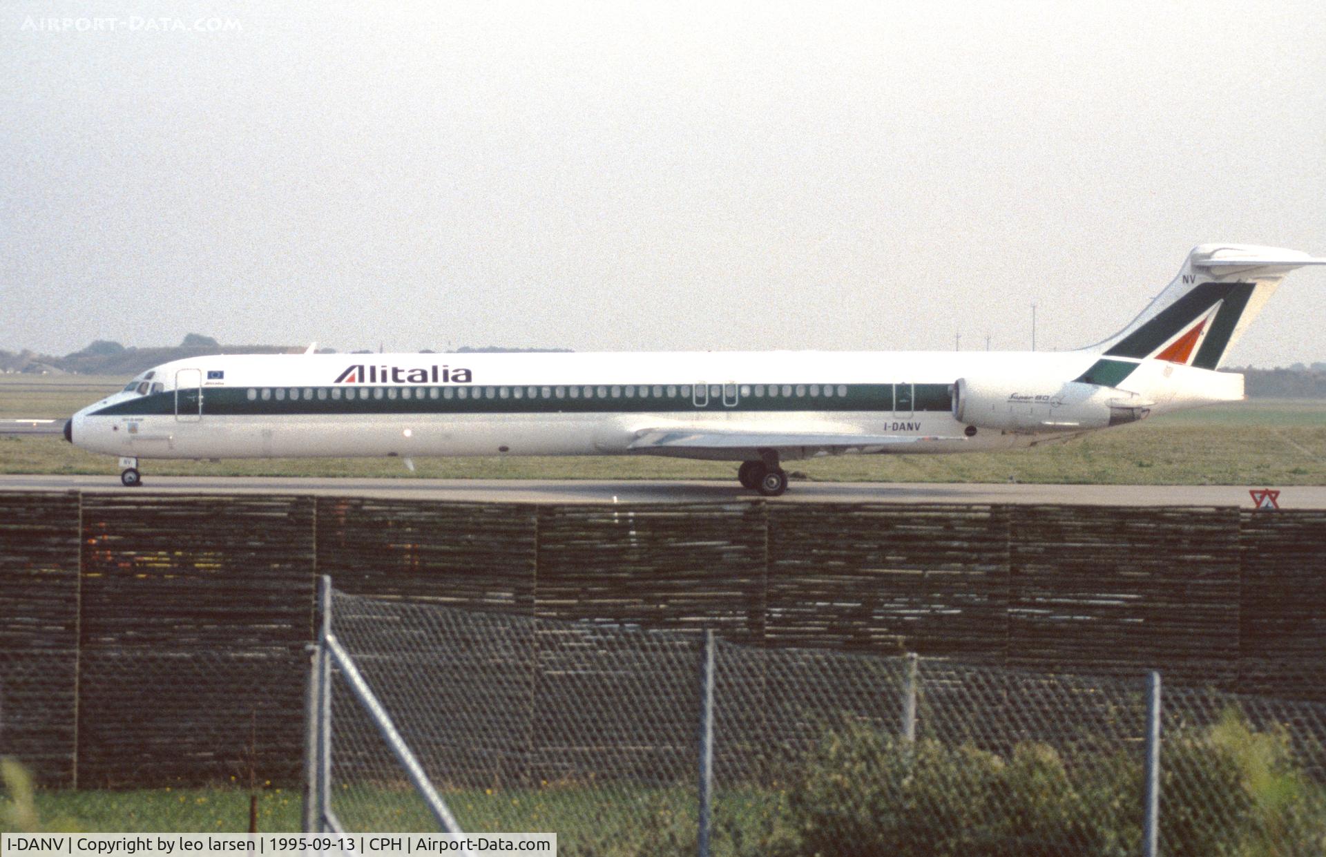 I-DANV, 1992 McDonnell Douglas MD-82 (DC-9-82) C/N 53205/2028, Copenhagen 13.9.1995