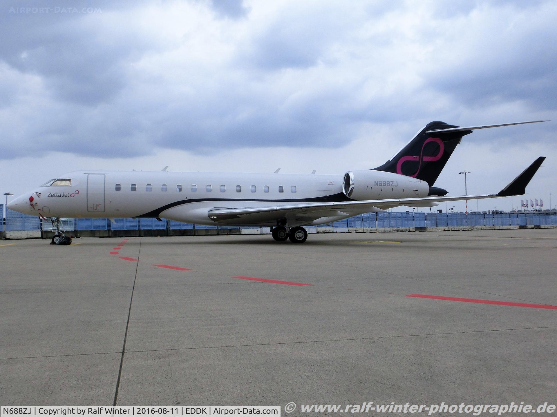 N688ZJ, 2015 Bombardier BD-700-1A10 Global 6000 C/N 9688, Bombardier BD-700-1A10 Global 6000 - TVPX ARS - 9688 - N688ZJ - 11.08.2016 - CGN