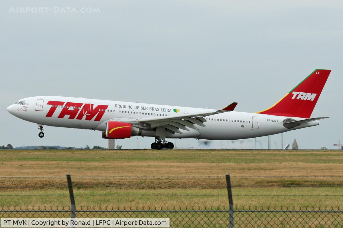 PT-MVK, 2002 Airbus A330-203 C/N 486, at cdg