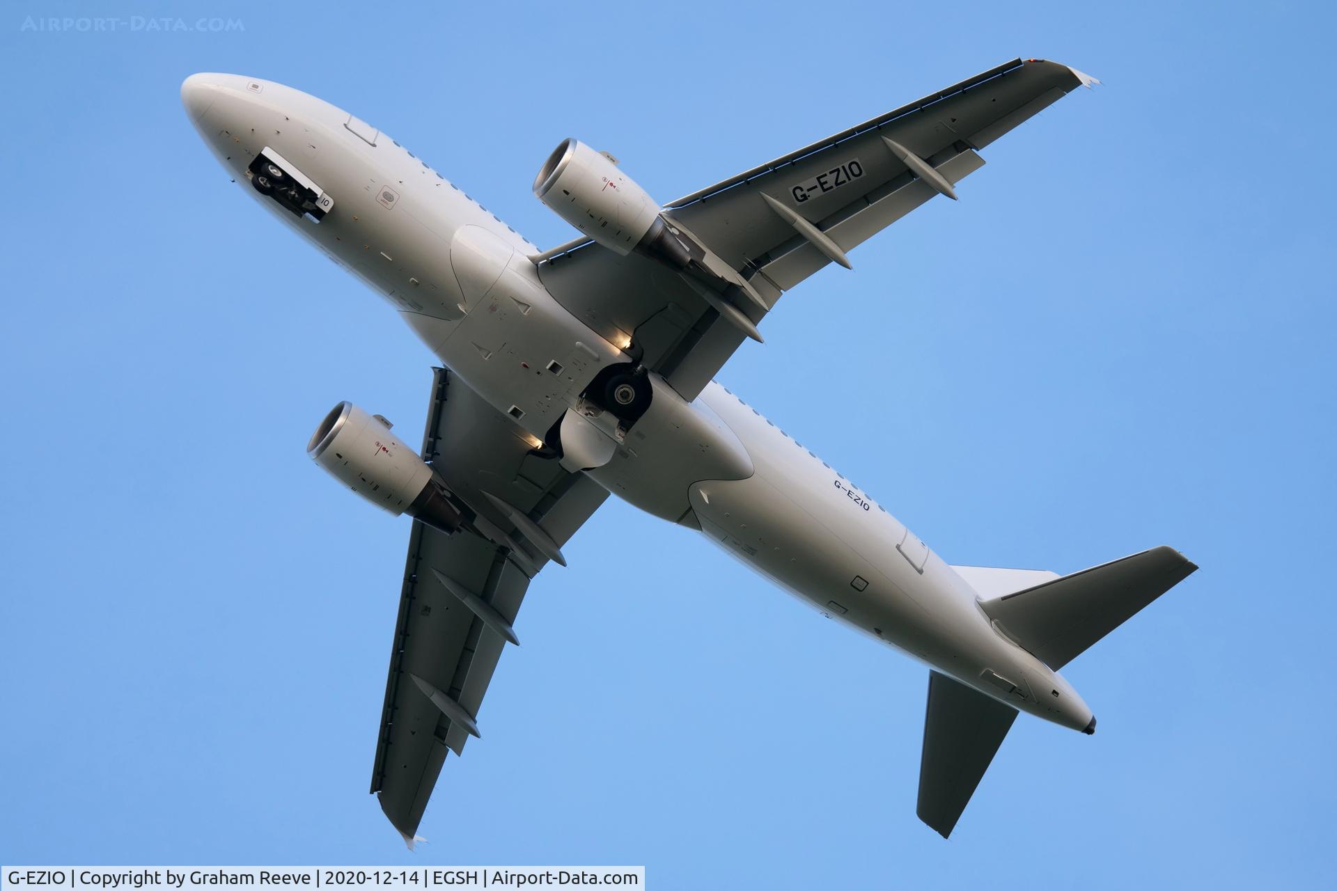 G-EZIO, 2005 Airbus A319-111 C/N 2512, On approach to Norwich.