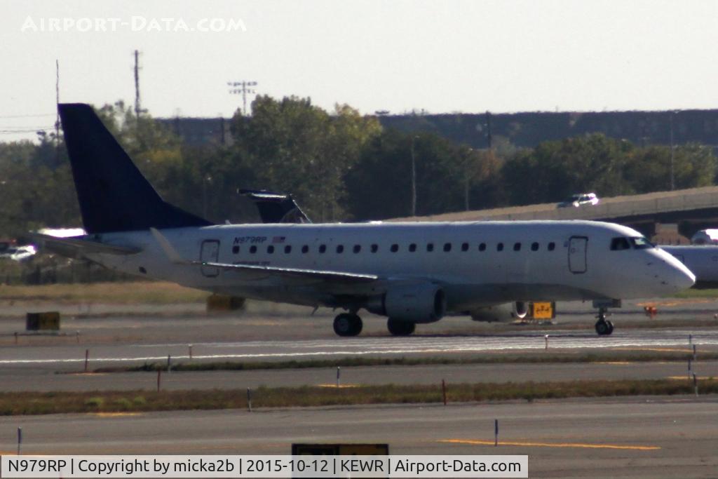 N979RP, 2005 Embraer 170SE (ERJ-170-100SE) C/N 17000088, Taxiing