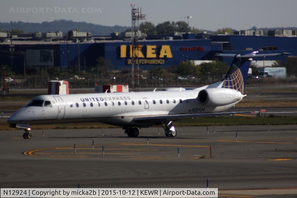 N12924, 2000 Embraer ERJ-145LR (EMB-145LR) C/N 145311, Taxiing