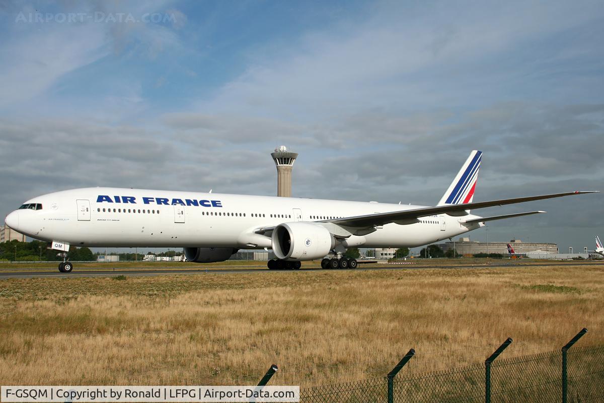 F-GSQM, 2006 Boeing 777-328/ER C/N 32848, at cdg