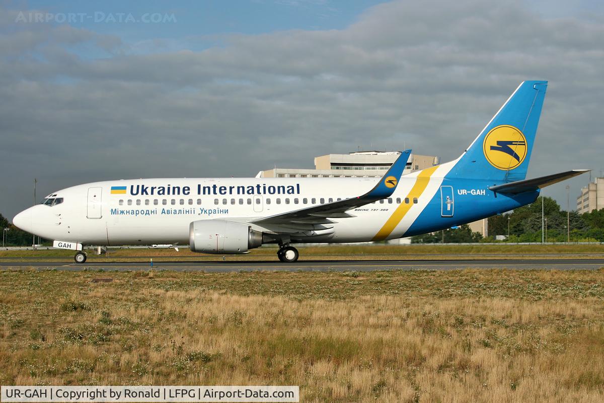 UR-GAH, 1999 Boeing 737-32Q C/N 29130, at cdg