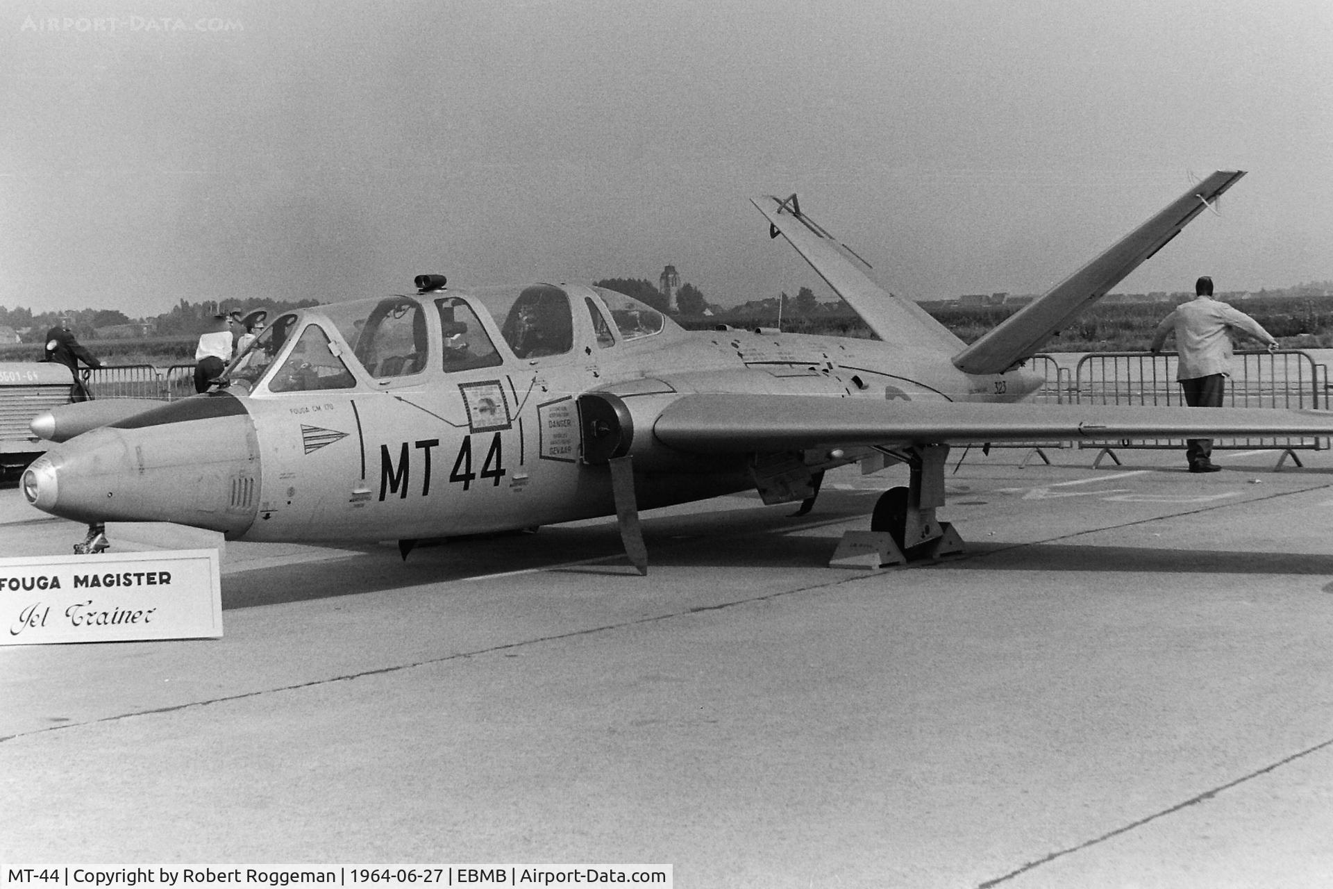 MT-44, Fouga CM-170R Magister C/N 323, OPEN DAY.