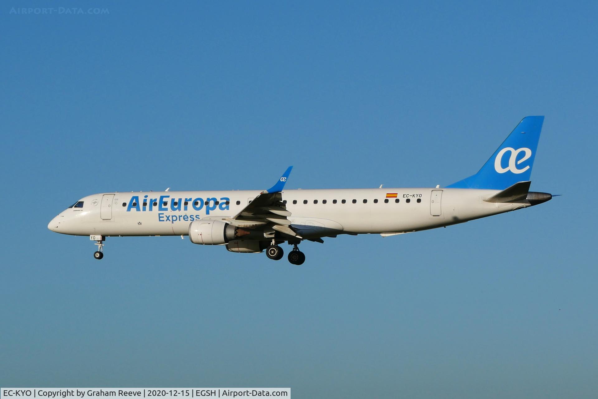 EC-KYO, 2009 Embraer 195LR (ERJ-190-200LR) C/N 19000276, Landing at Norwich.