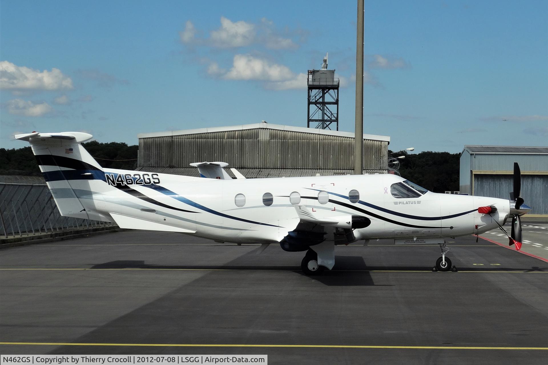 N462GS, 2001 Pilatus PC-12/45 C/N 393, Parked at LSGG Switzerland