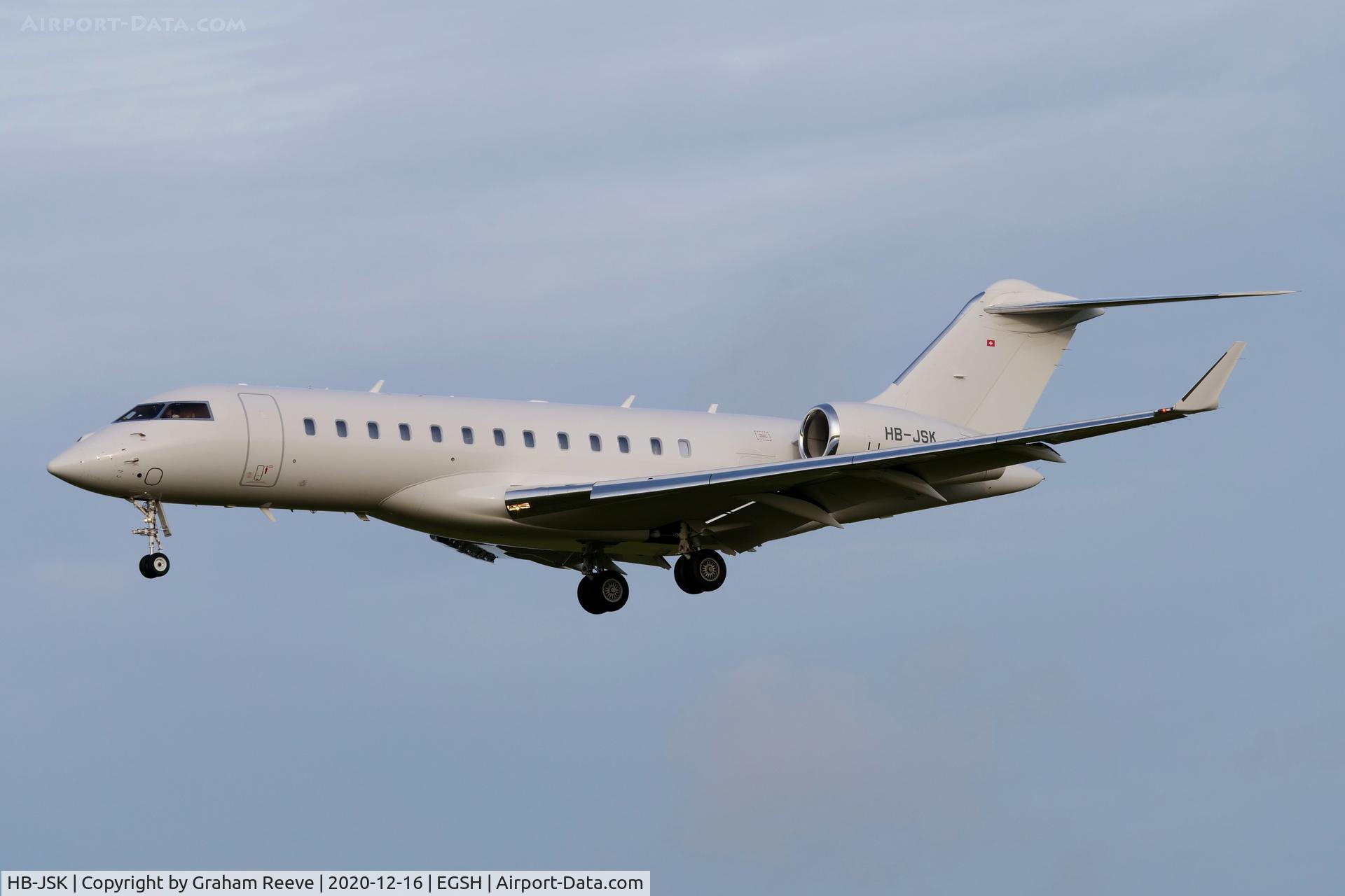 HB-JSK, 2017 Bombardier BD-700-1A10 Global 6000 C/N 9805, On approach to Norwich.