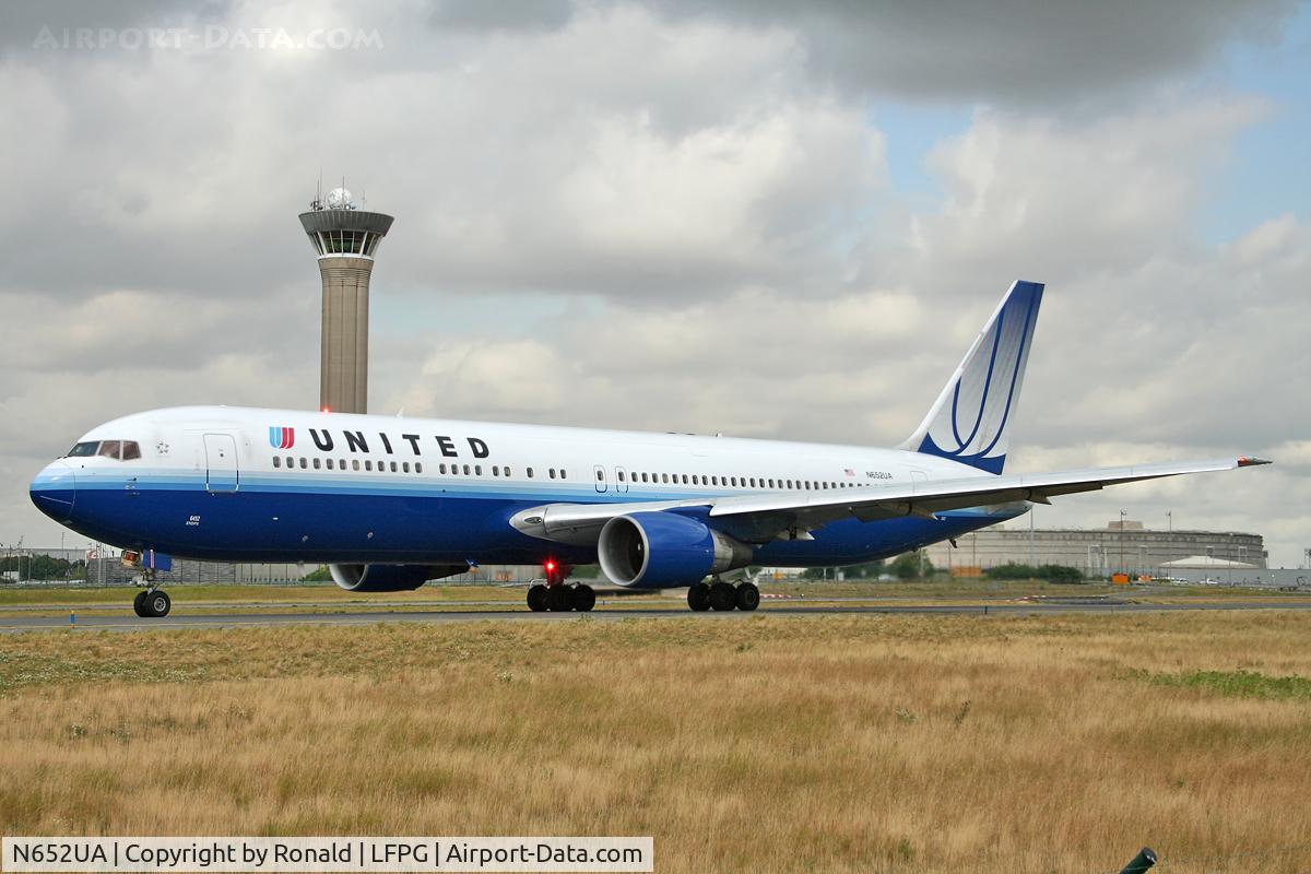 N652UA, 1992 Boeing 767-322 C/N 25390, at cdg
