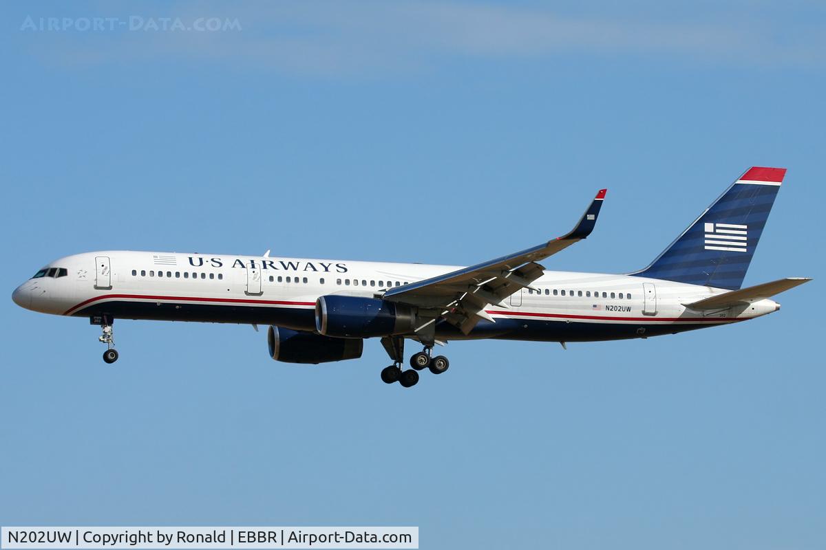N202UW, 1995 Boeing 757-2B7 C/N 27811, at bru
