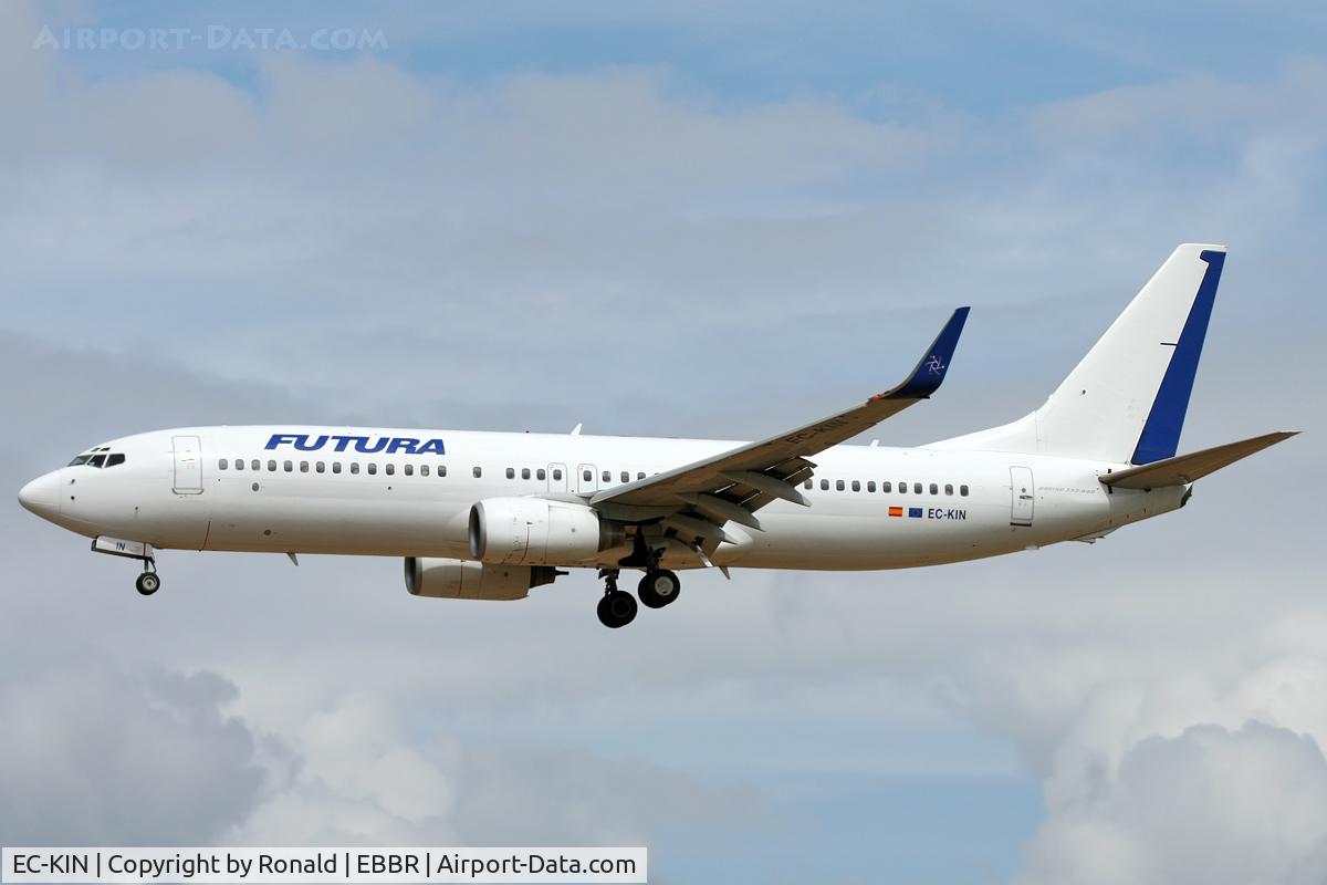EC-KIN, 2000 Boeing 737-86N C/N 28628/573, at bru