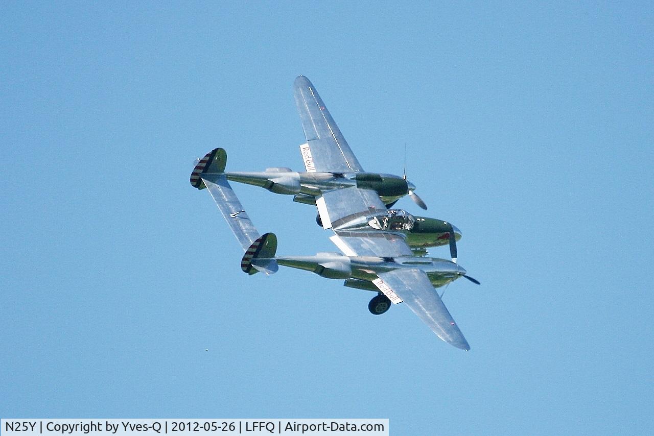 N25Y, 1944 Lockheed P-38L-5LO Lightning C/N AF44-53254, Lockheed P-38L Lightning (N25Y) , On display, La Ferté-Alais Airfield (LFFQ) Air Show 2012