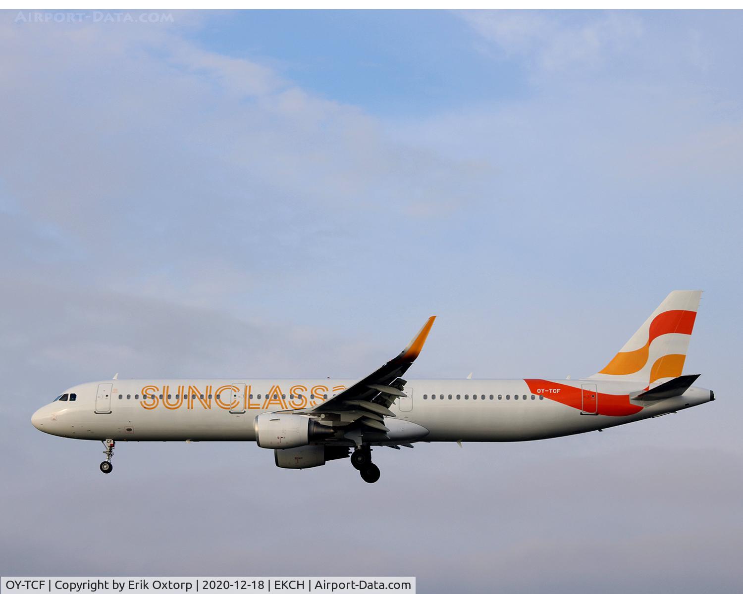 OY-TCF, 2014 Airbus A321-211 C/N 6351, OY-TCF in the new Sunclass Airlines c/s. Arriving from the painter. Landing rw 22L.