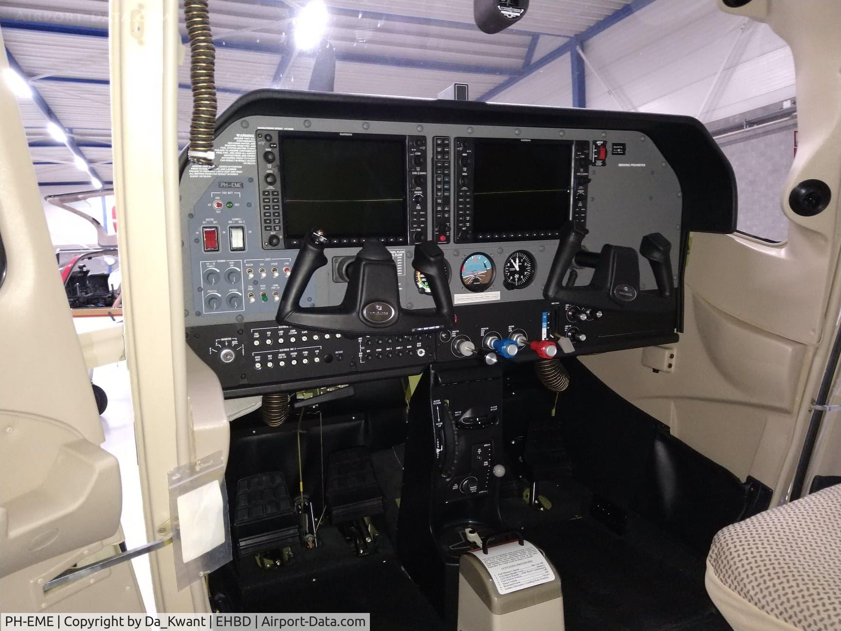 PH-EME, Cessna 182T Skylane C/N 18283109, Interior of the glass cockpit