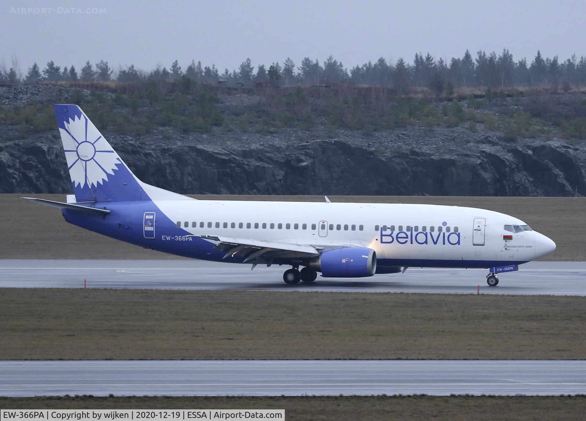 EW-366PA, 1997 Boeing 737-31S C/N 29058, RWY 19L