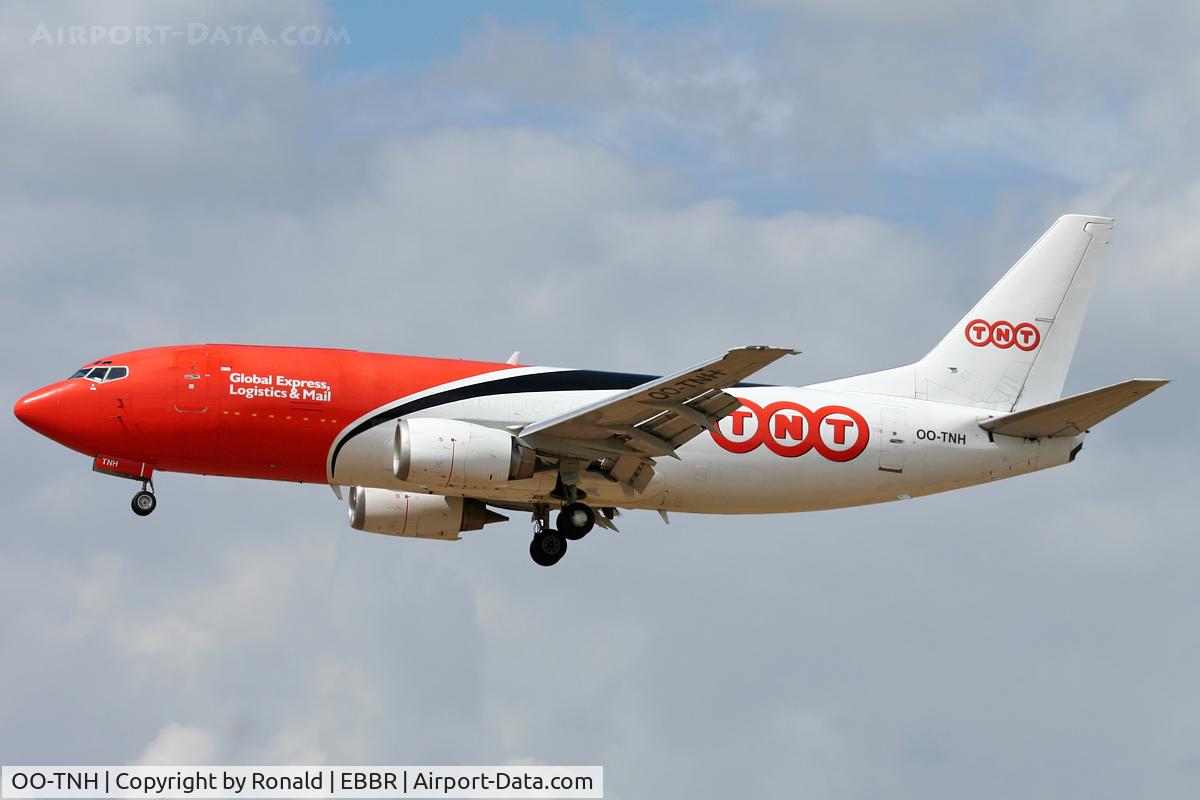 OO-TNH, 1988 Boeing 737-301F C/N 23930/1539, at bru