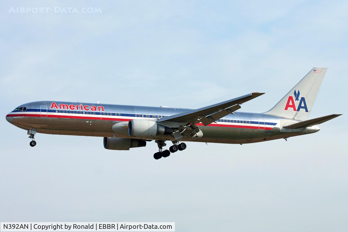 N392AN, 1998 Boeing 767-323 C/N 29429, at bru
