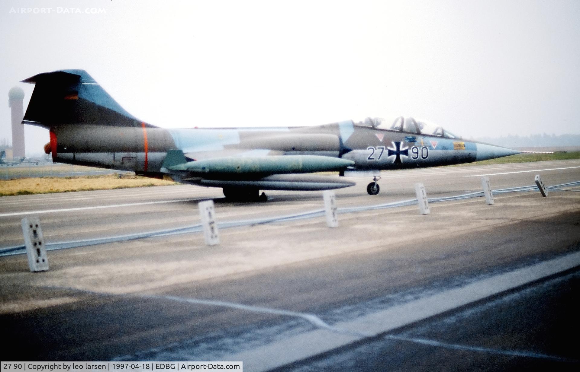 27 90, Lockheed TF-104G Starfighter C/N 583F-5920, Gatow Museum 18.4.1997