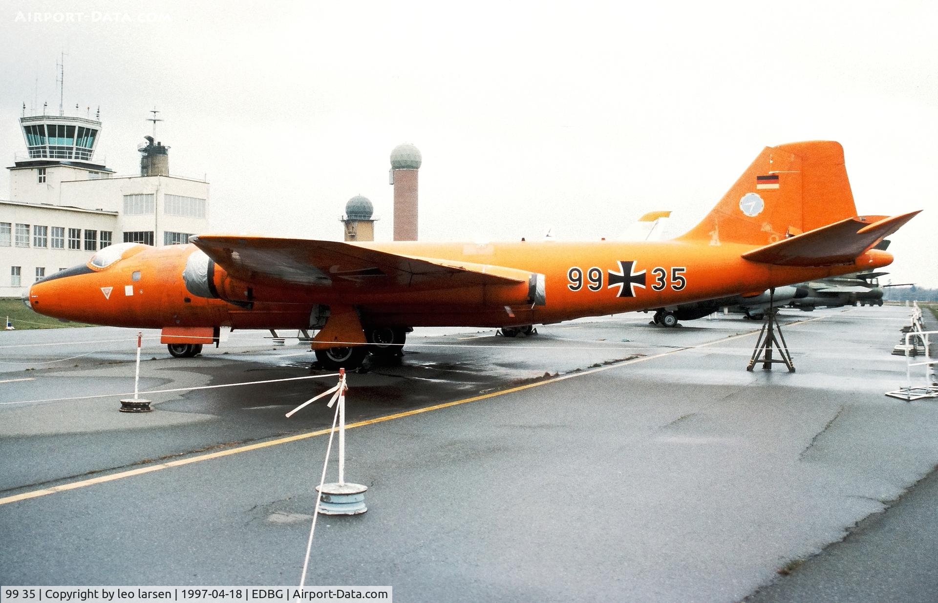 99 35, 1954 English Electric Canberra B.2 C/N R3/EA3/6652, Gatow Museum 18.4.1997