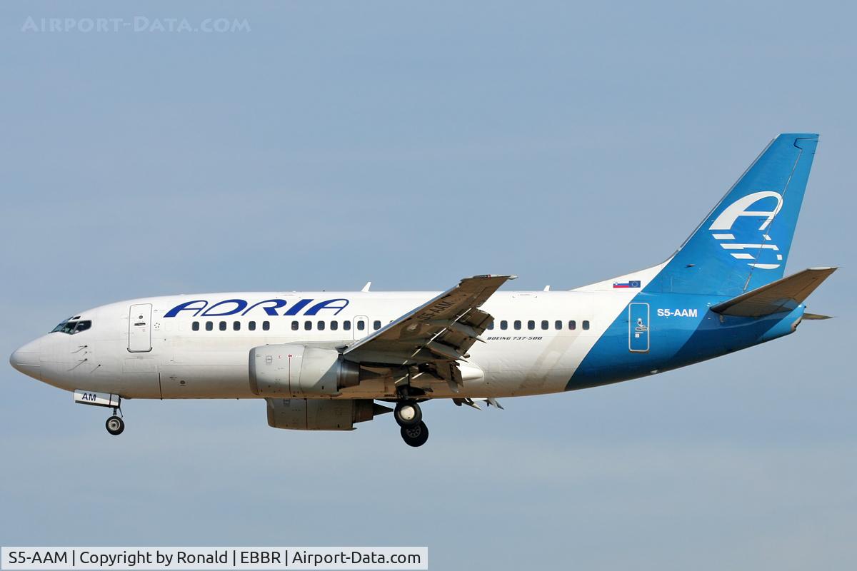 S5-AAM, 1993 Boeing 737-528 C/N 25236, at bru
